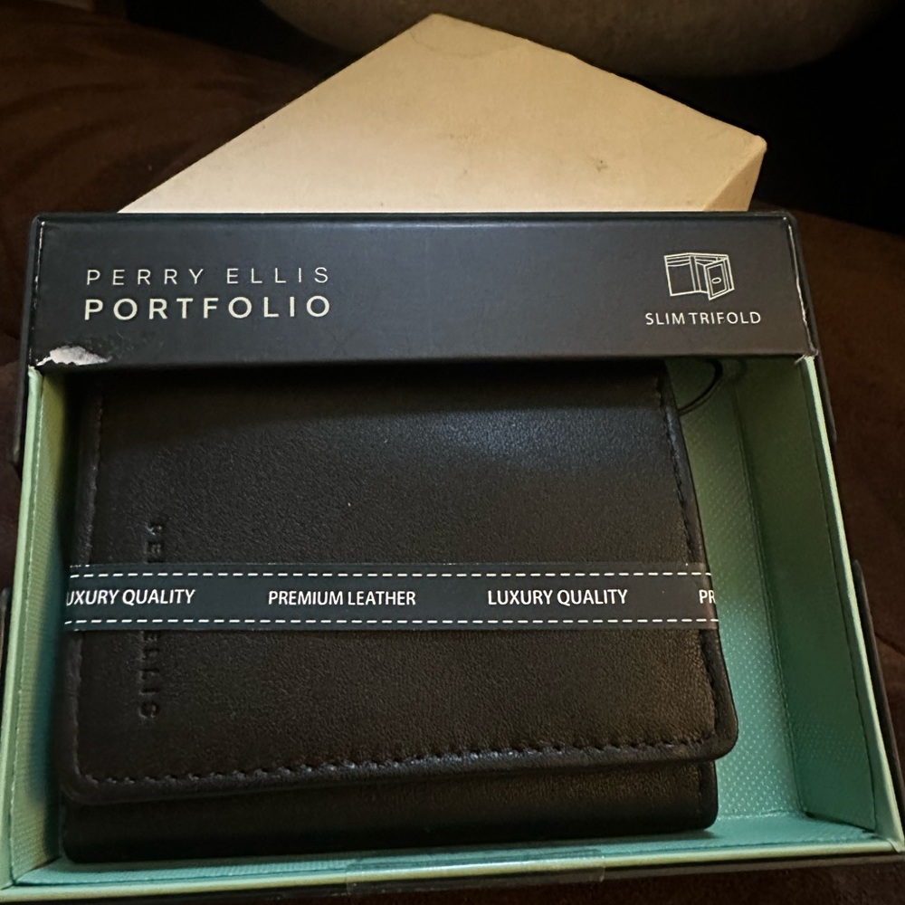 Perry Ellis Slim Trifold Premium Leather Black Wallet
